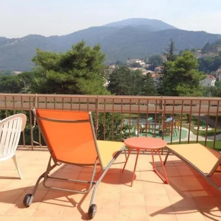 F1 Avec Terrasse Et Garage, Proche Cures Et Centre-ville D'amélie-les-bains. - Fr-1-703-73 *