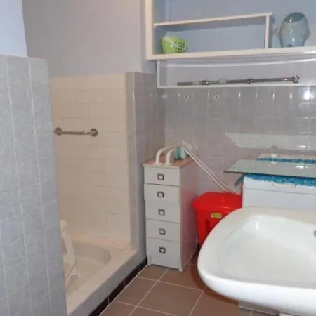 Apartment F1 Avec Terrasse Et Garage, Proche Cures Et Centre-ville D'amelie-les-bains. - Fr-1-703-73